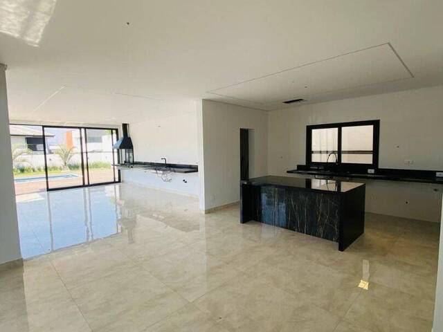 #CA0308 - Casa para Venda em Atibaia - SP